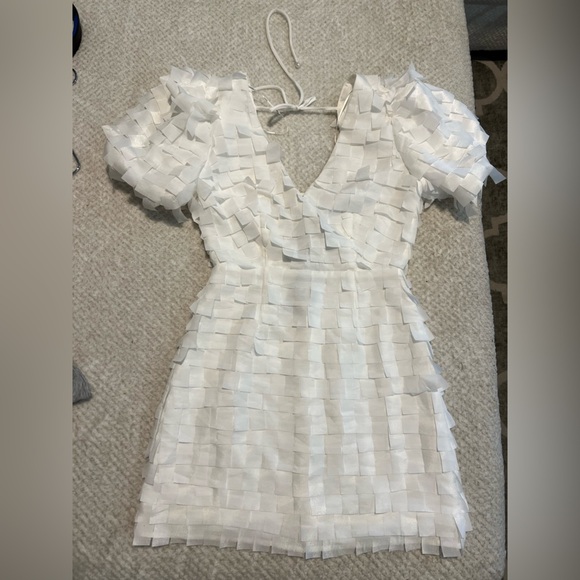 NWT Elliatt Hailey Textured 3D Mini Dress In White Sz Small - Picture 6 of 10